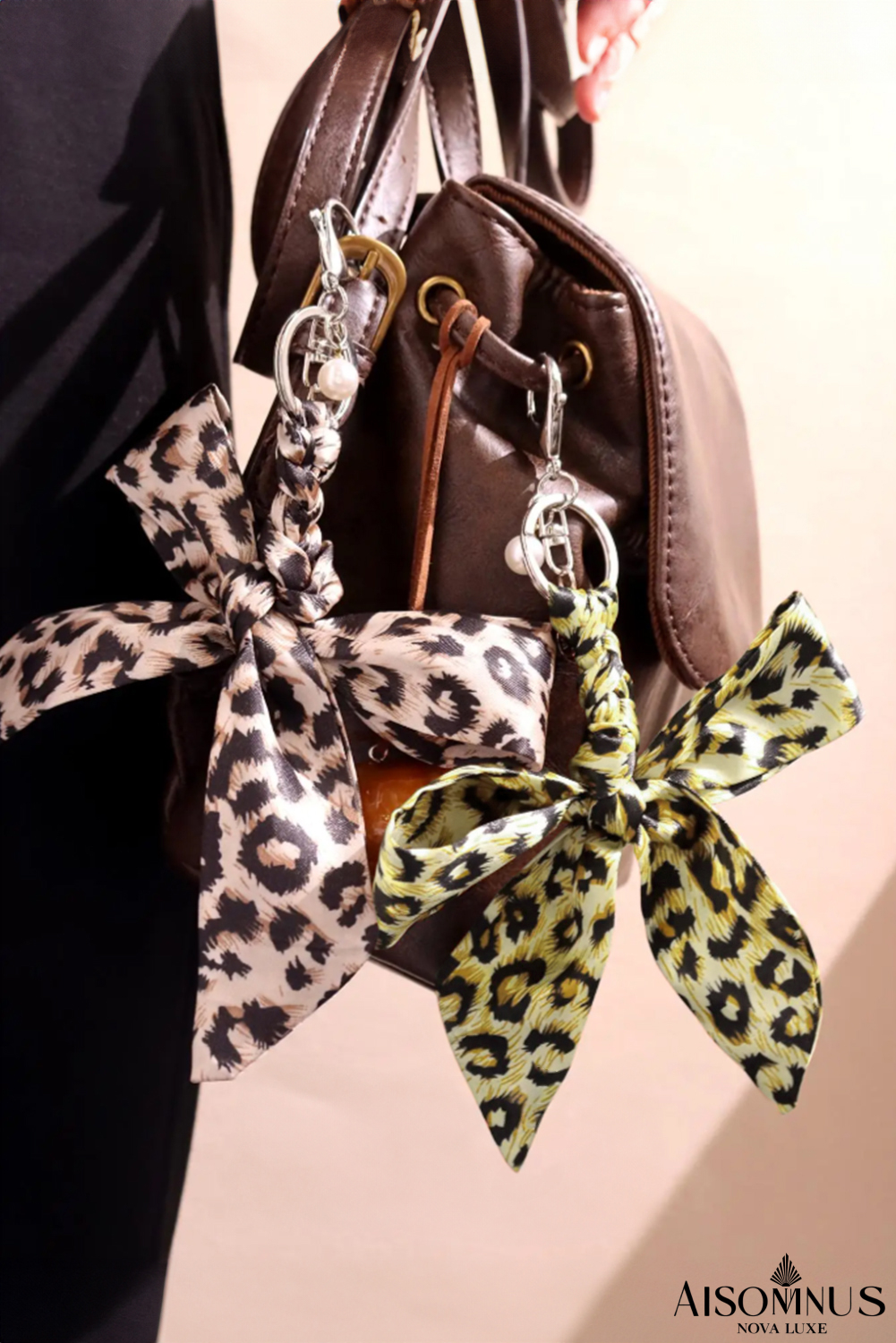 Beige Leopard Bow Pearl Pendent Keychain