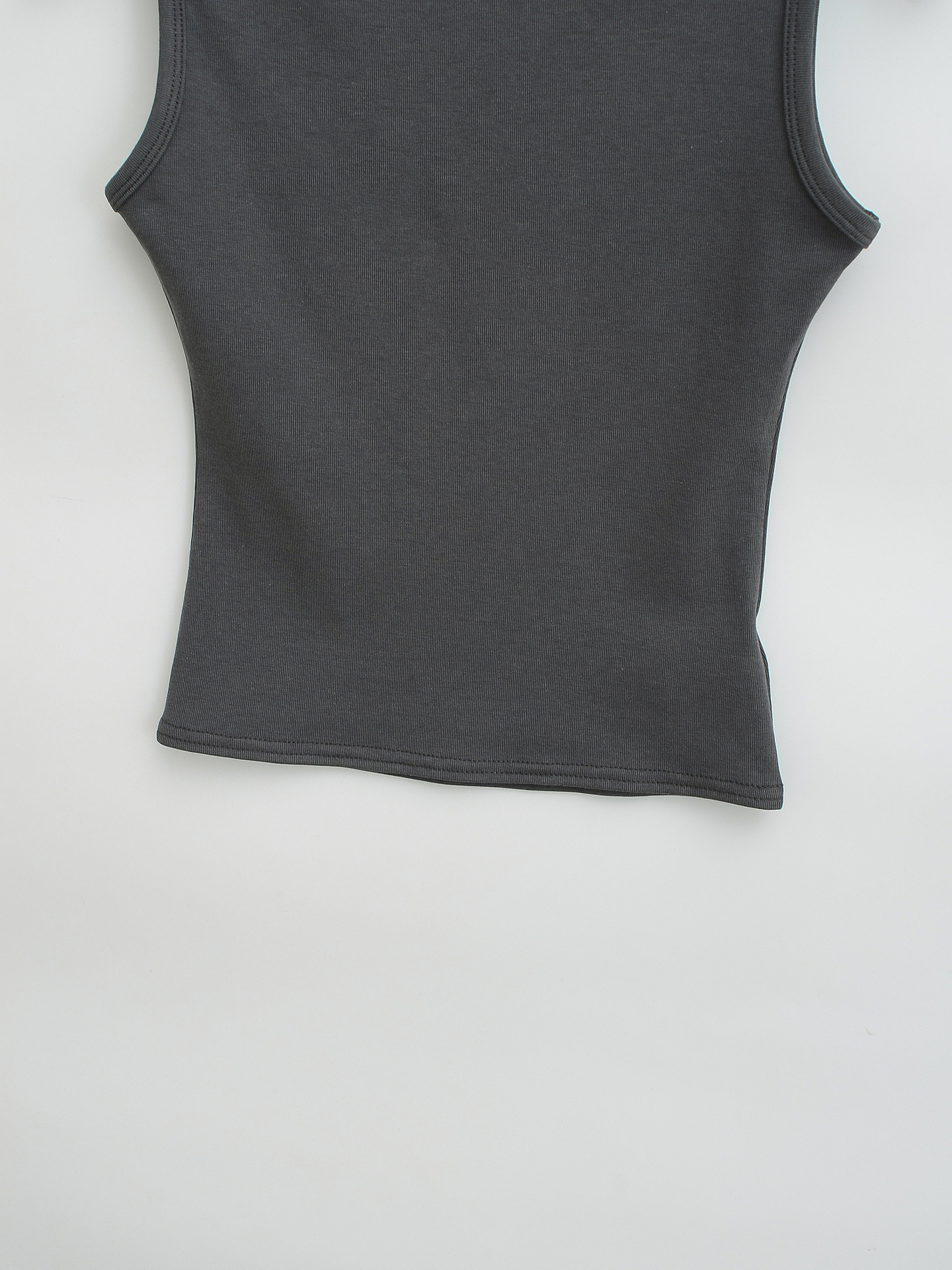 Elastic Fitted Half-high Neck Inner Wear Crop Top