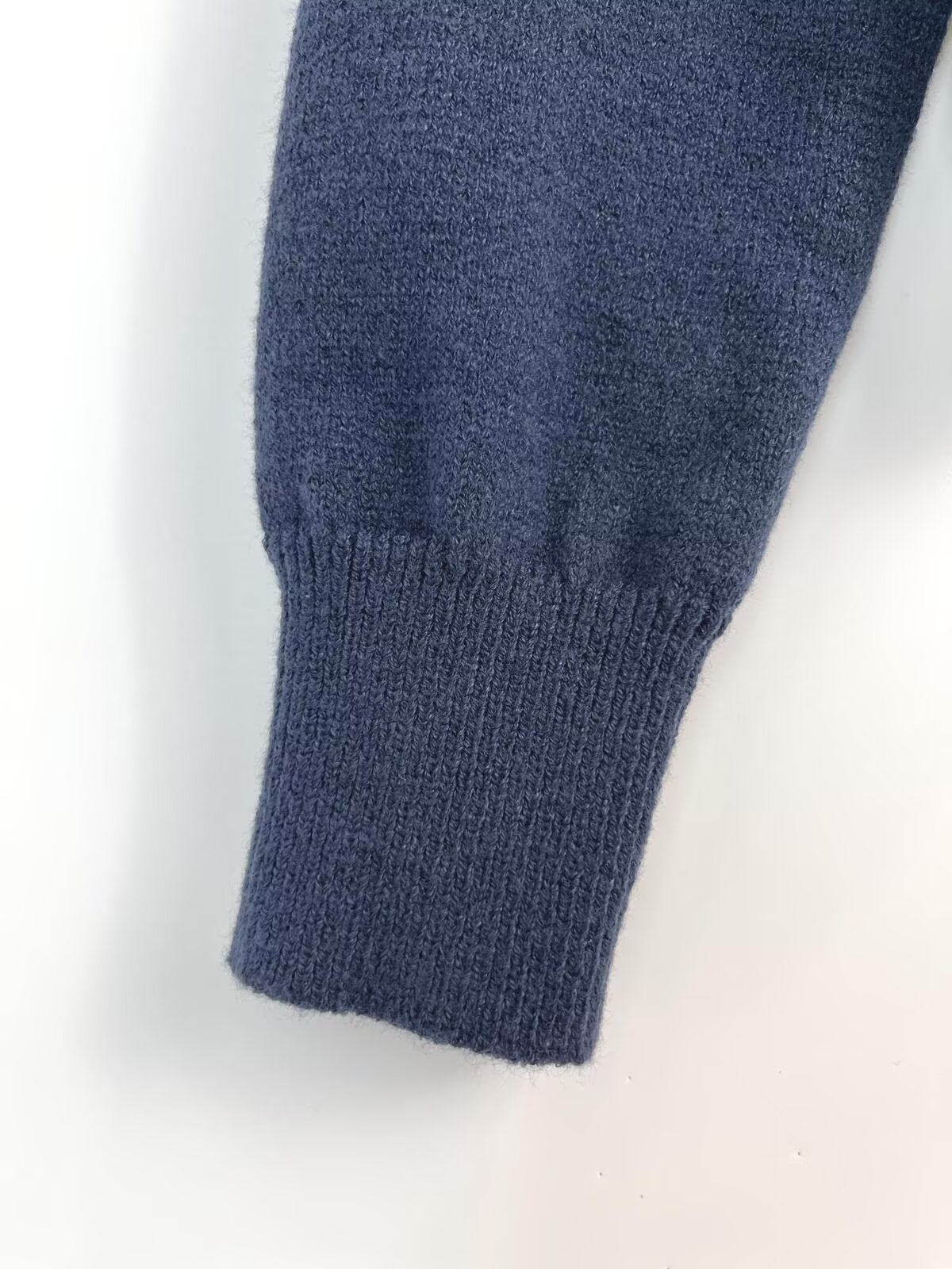 Two-Tone Pieced Neck Full-Length Sleeve Polyester Sweater