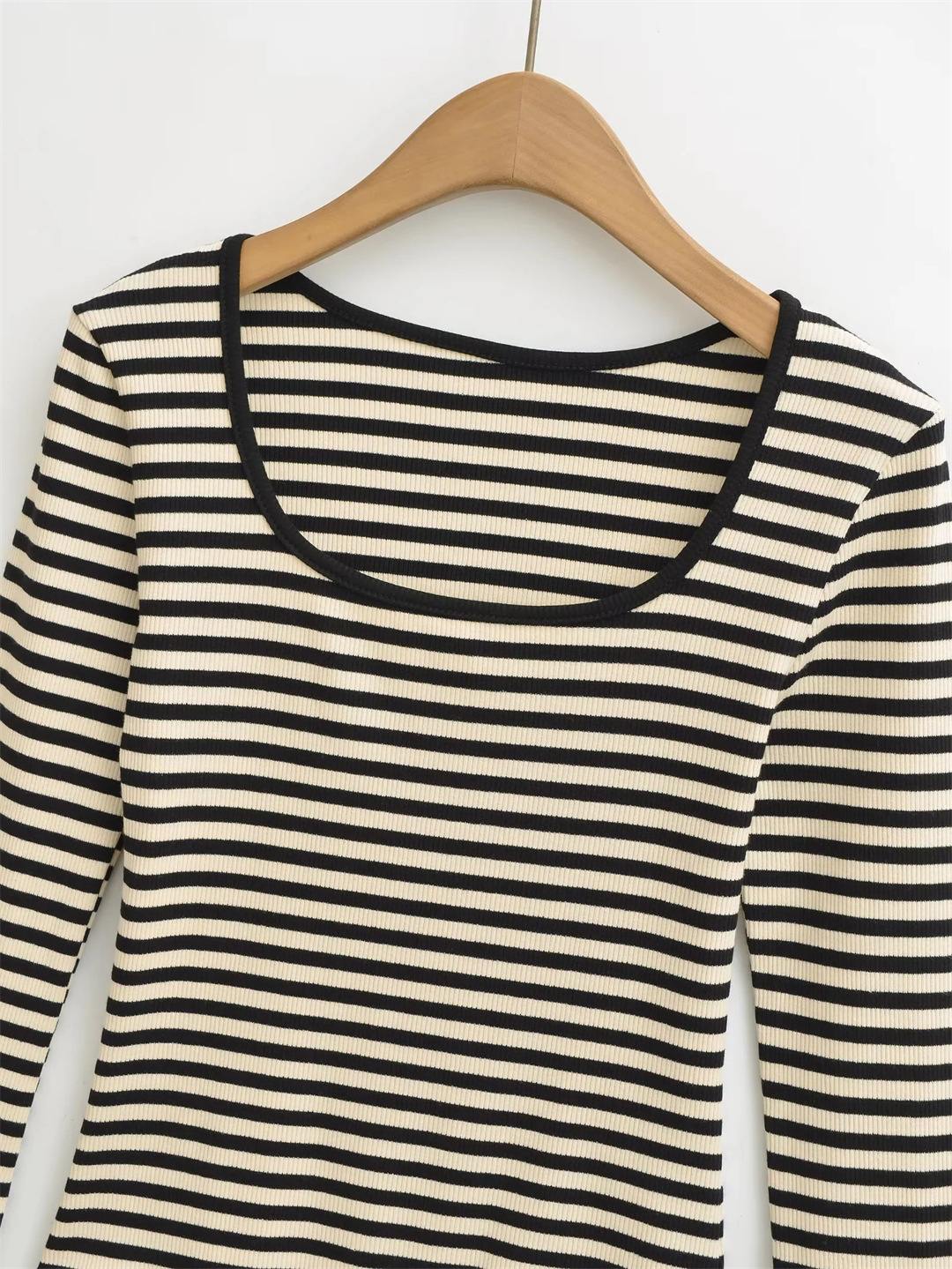 Flirty Boxy Neckline Arm-Length Striped Body