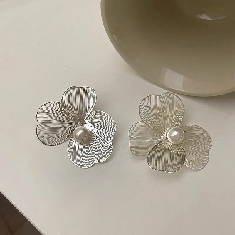 Metal Flower Pearl Earrings European And American Style Personality Fashion Stud Earrings