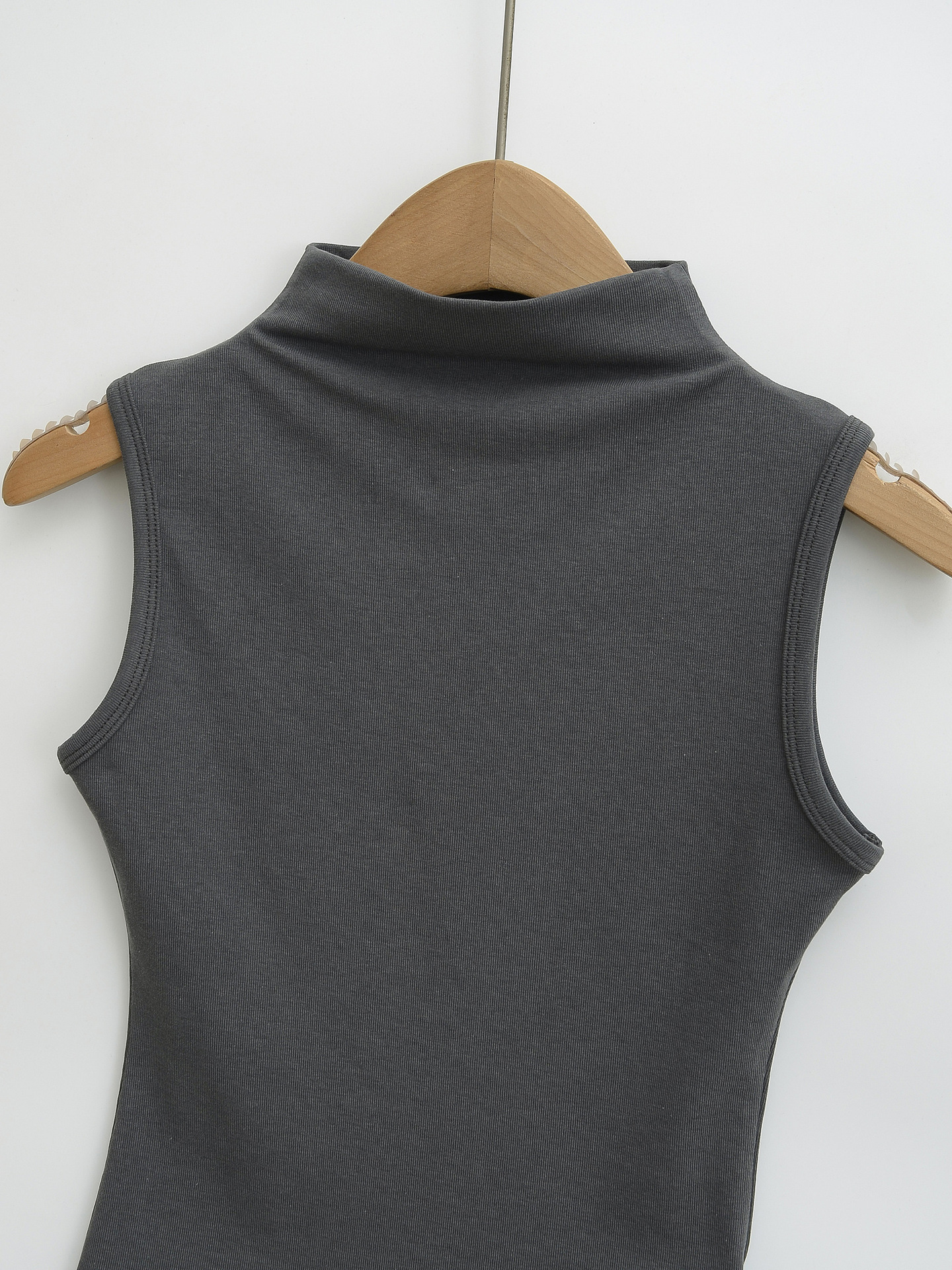 Elastic Fitted Half-high Neck Inner Wear Crop Top