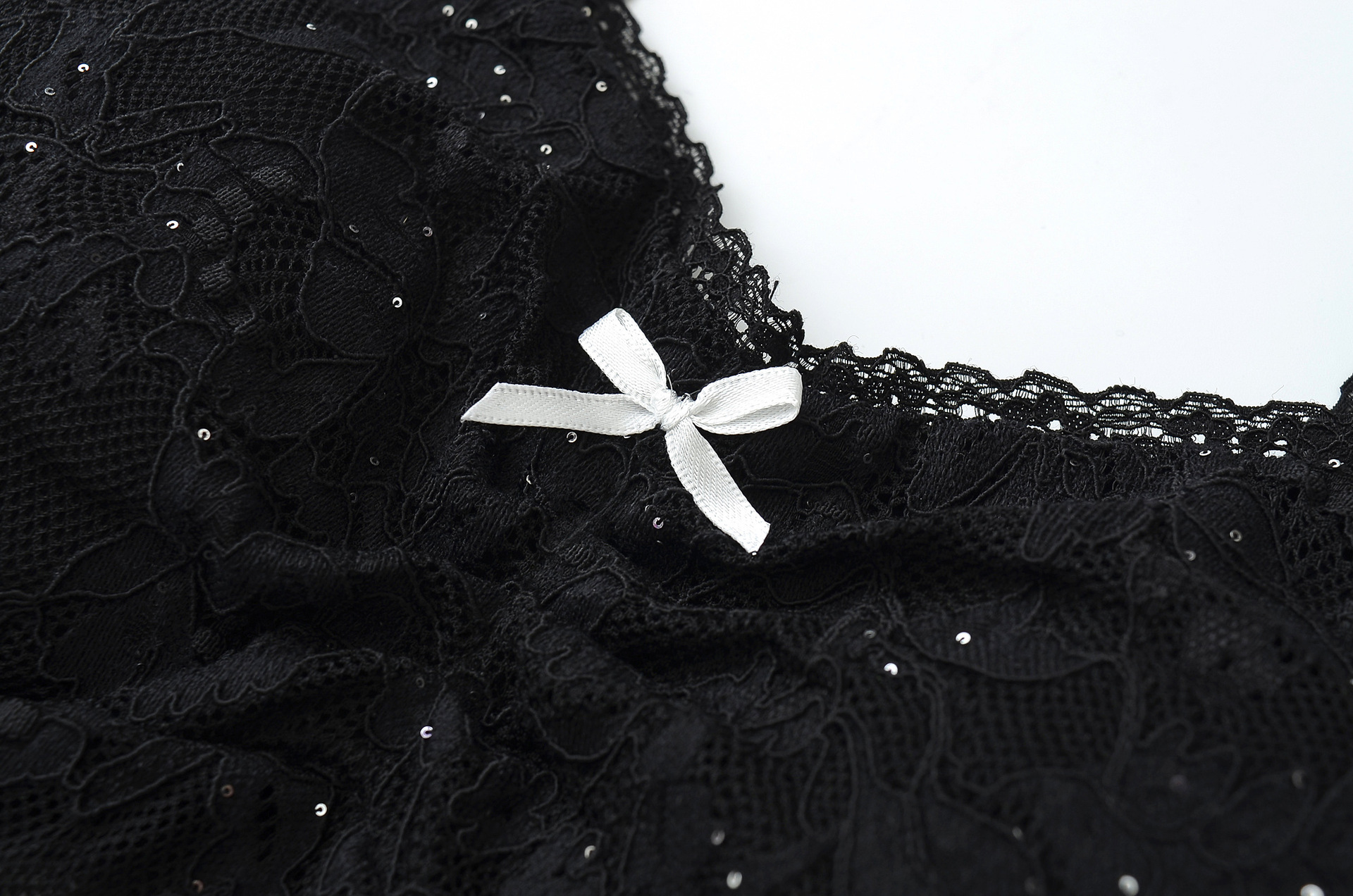 V-neck camisole lace ruffle sequin camisole