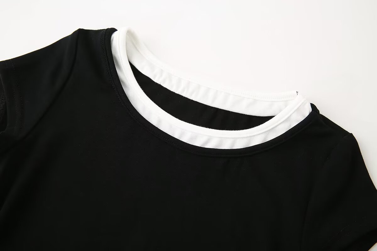 Round neck slim fit short sleeved T-shirt