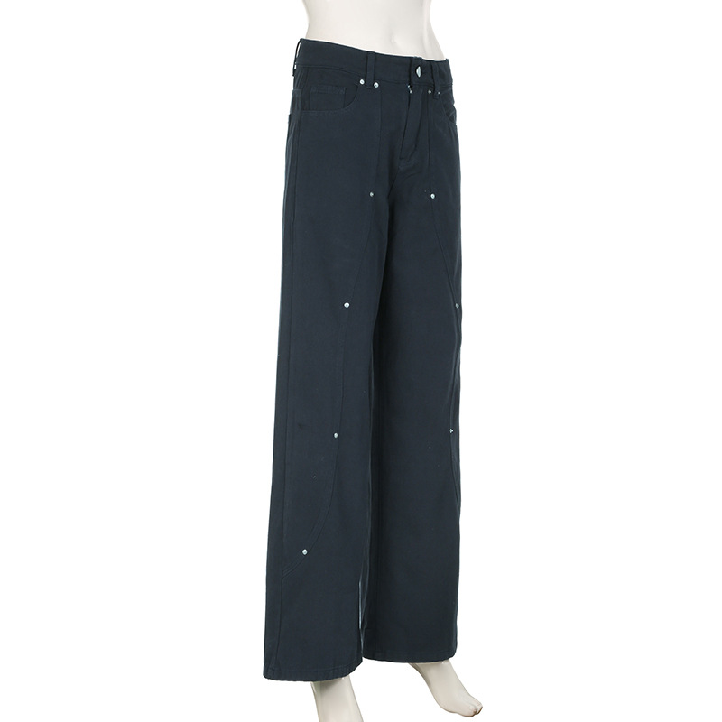 Retro rivet splicing design for split jeans