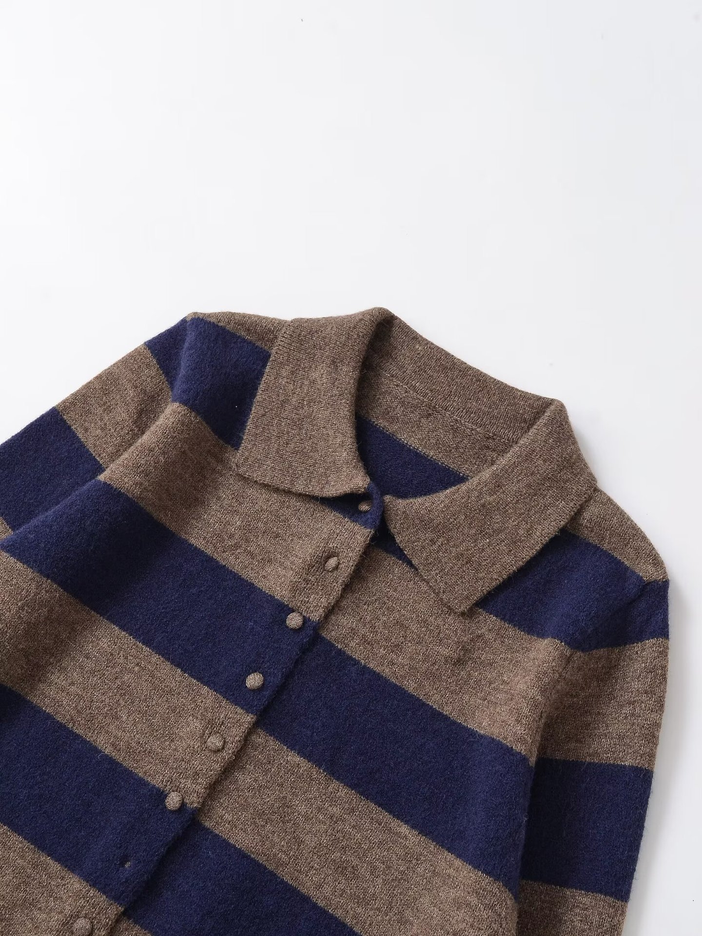 Long sleeved polo collar striped knitted sweater