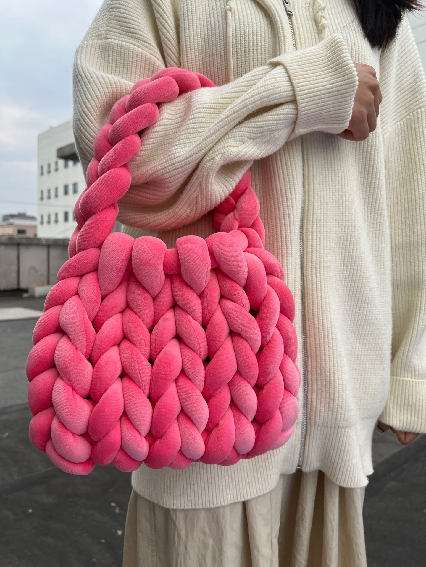 DIY hand woven crystal velvet core spun yarn woven hand-held mailman bag