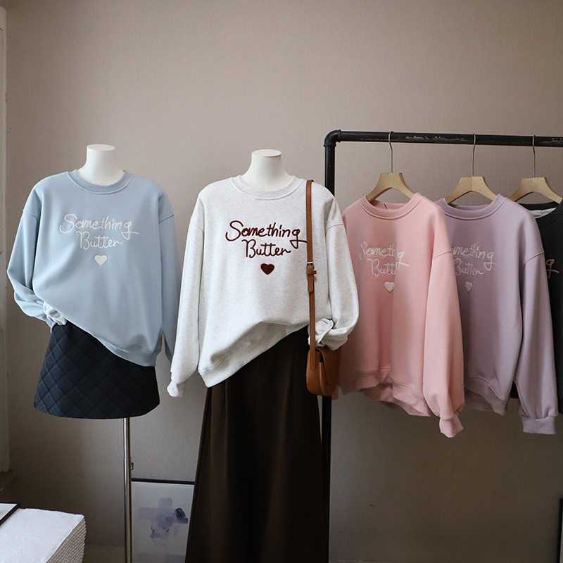 Causal Loose Fleece-Lined Hoodie with Letter and Heart Embroidery Round Neck Women's Sweatshirt