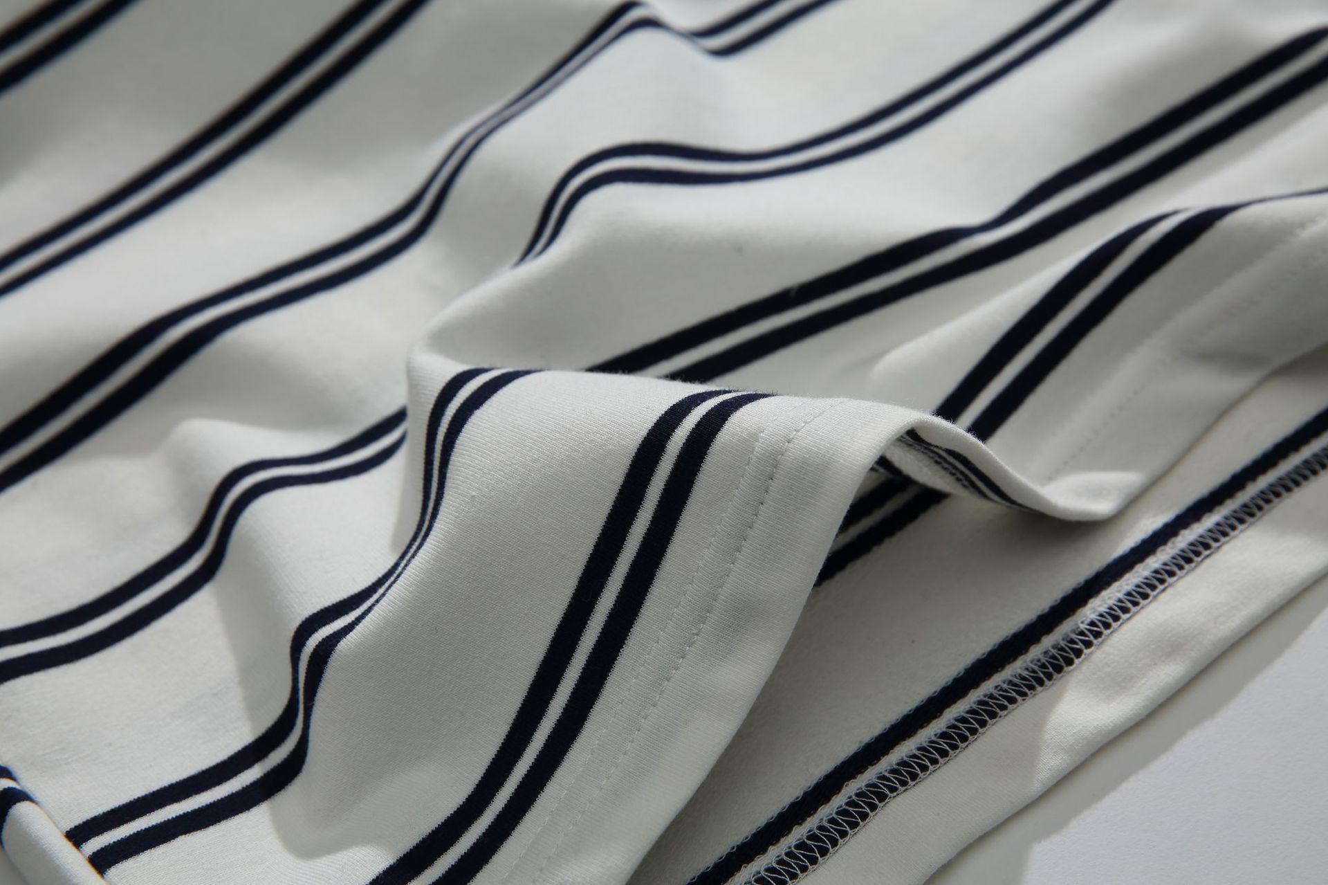 Color blocking striped round neck short sleeved casual T-shirt for men and women