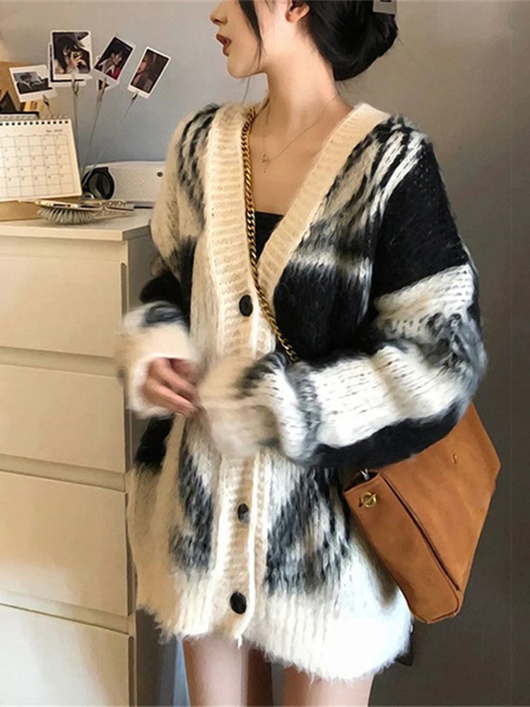 Ladies Oversized Two-Tone Button-Front Cardigan
