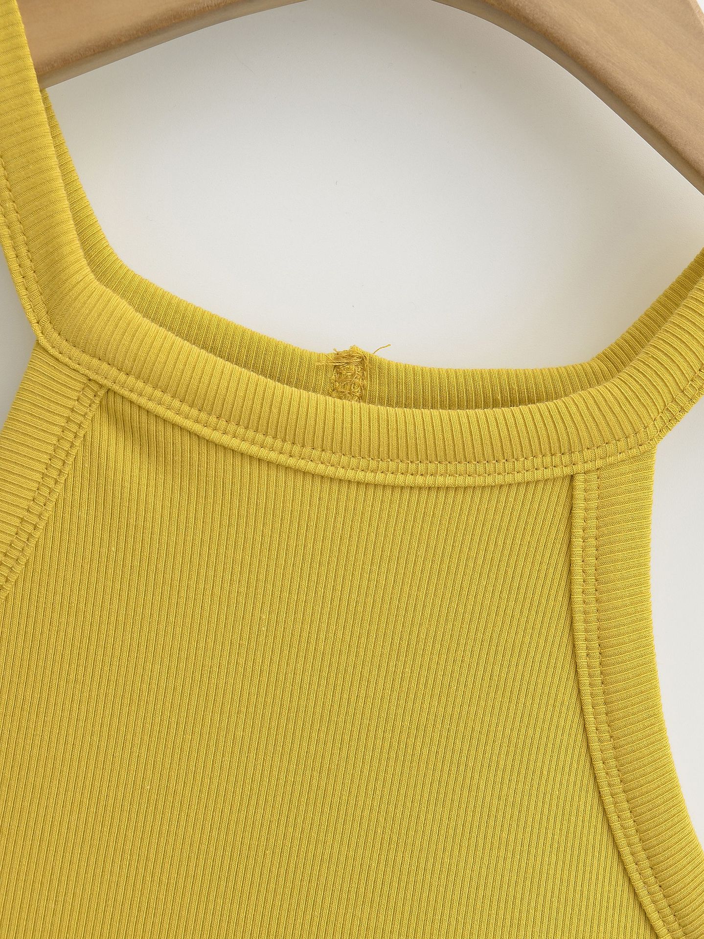 Hanging neck short sports vest