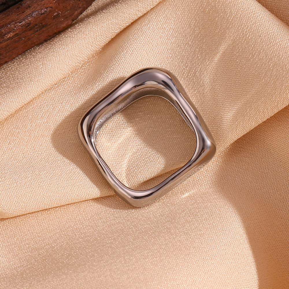 Uworld Stylish Stainless Steel Texture Ring Occident Simple 18k Gold Plated Finger for Women Jewelry bagues acier inoxidable fem
