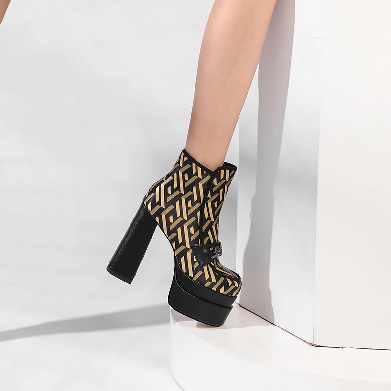 Chunky High Heels New Leather Metal Decor Ankle Boots Fashion Female Square Toe Zipper Platform Short Boots Botas