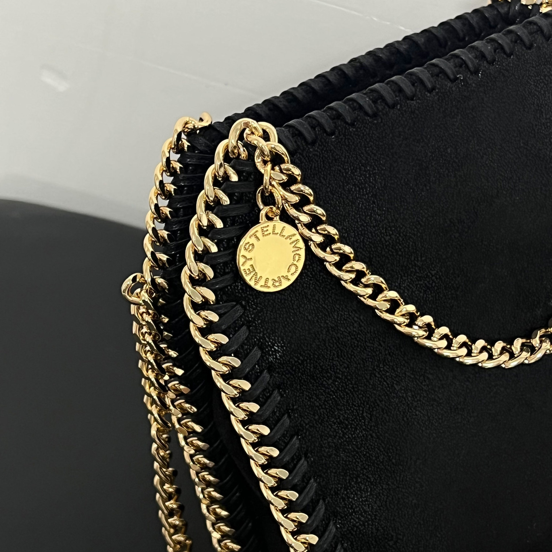 Luxury Designer Women's Chain Crossbody with Quilted Purses and Shoulder Strap Female Ladies Hand Bags