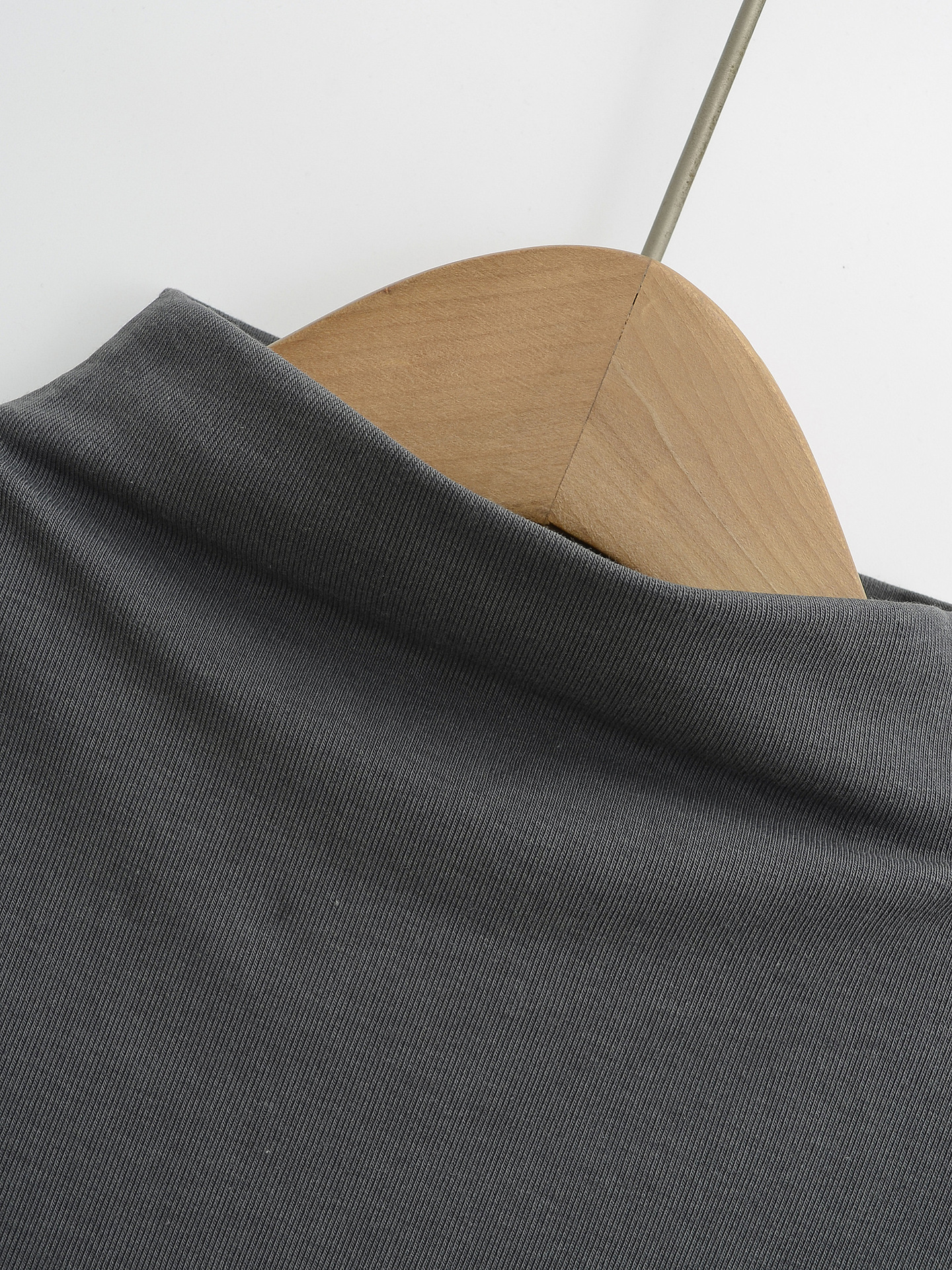 Elastic Fitted Half-high Neck Inner Wear Crop Top