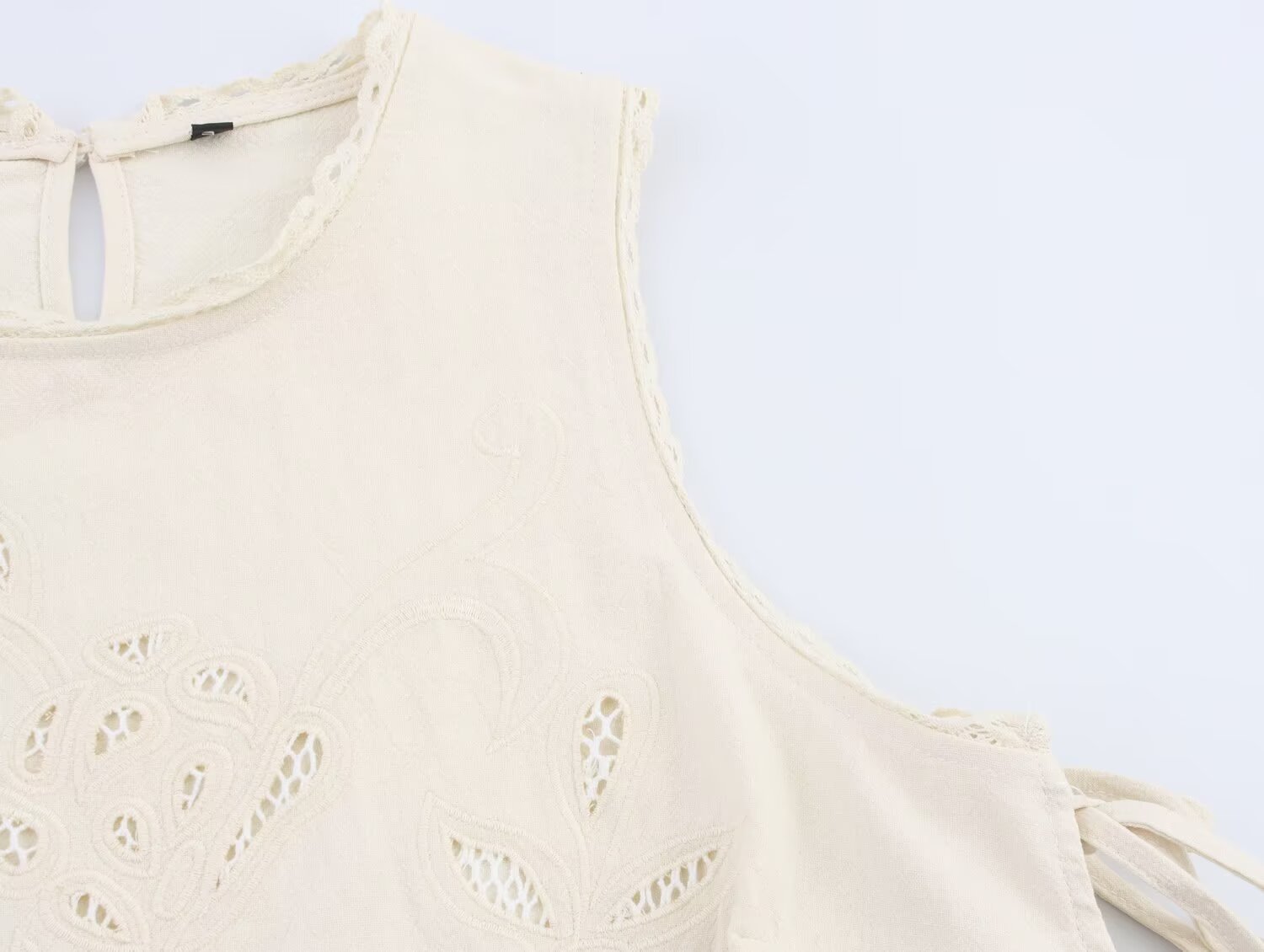 Sleeveless Polyester Round Neck Applique Top