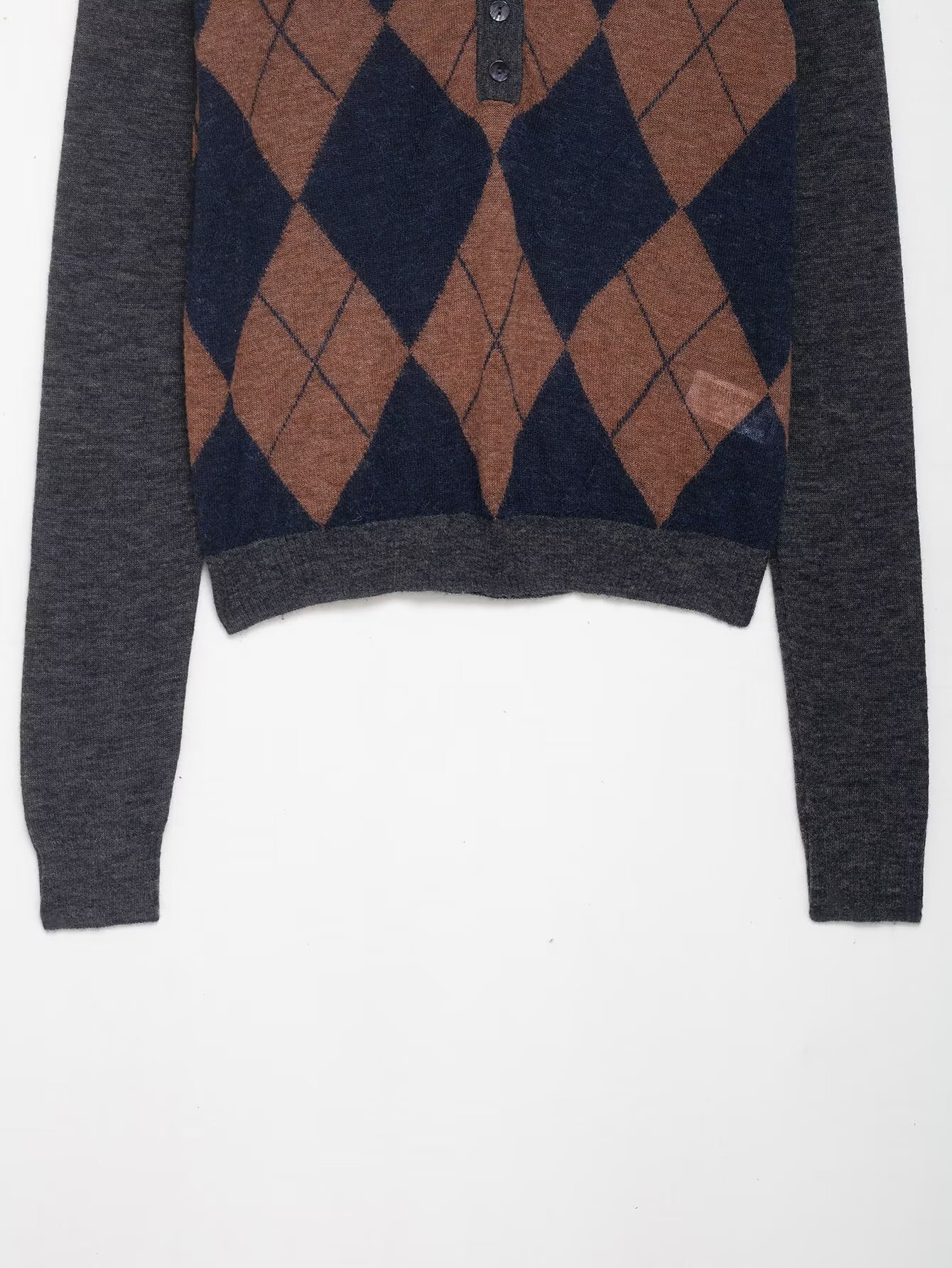 Ladies Polyester Argyle Front Closure Sweater