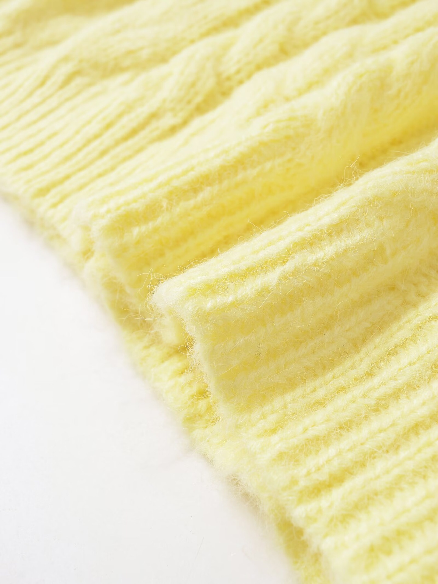 Relaxed Cable Long Sleeve Polyester Sweater
