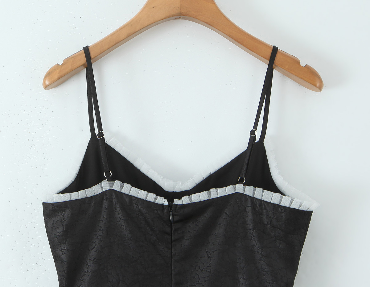 V-neck Color-blocked Design Chest-exposing Waist-cinching Figure-flattering Short Dress