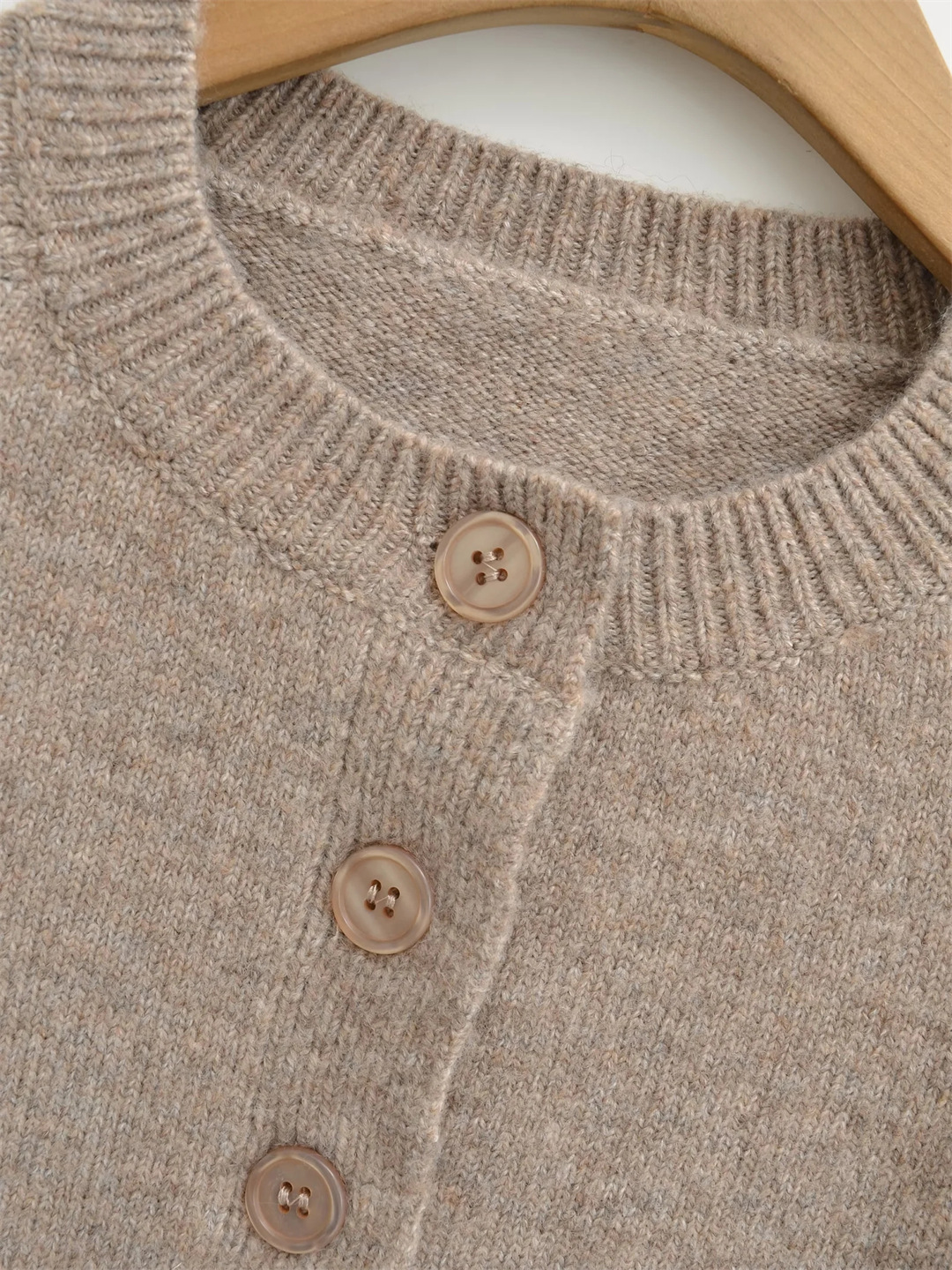Plain Urban Crew One-Clasp Full-Arm Crop Cardigan