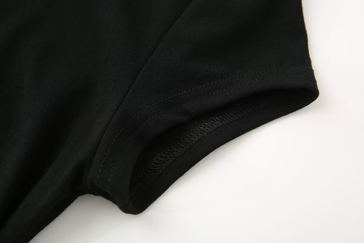Round neck slim fit short sleeved T-shirt