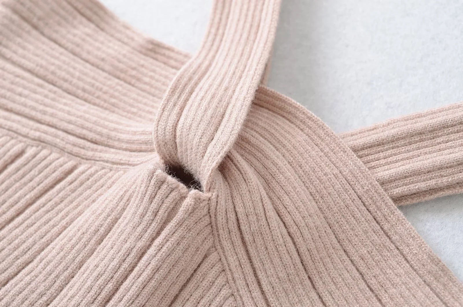Solid Slim Fit Cropped Halter Knit Top