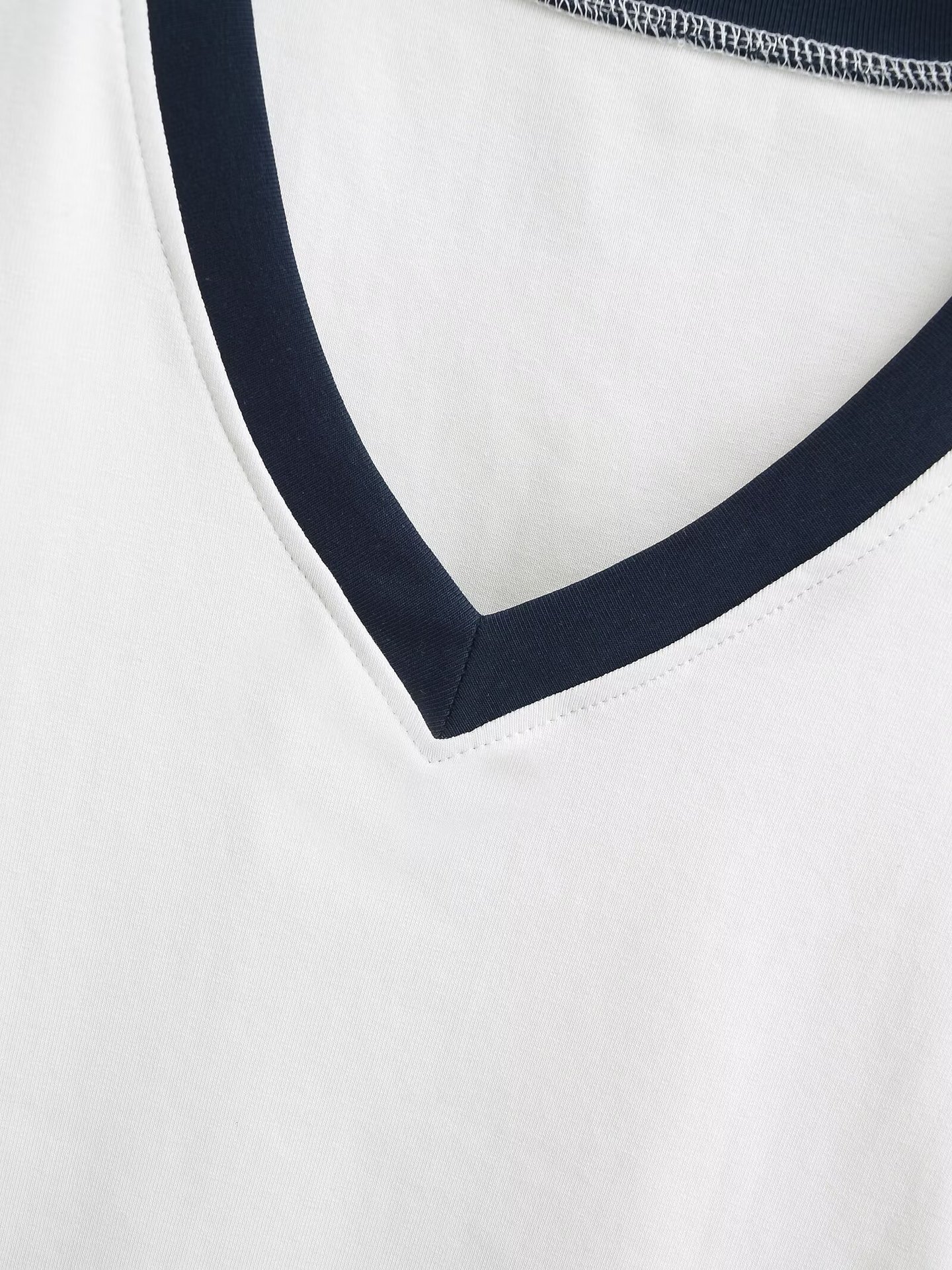 V-neck short sleeved T-shirt top