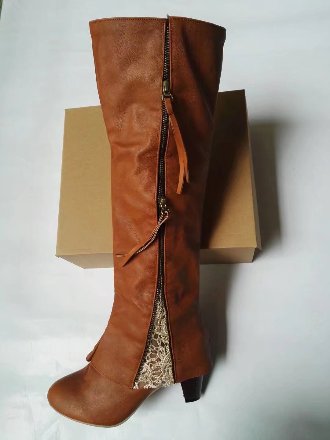 High heeled thick heeled cuffed high boots