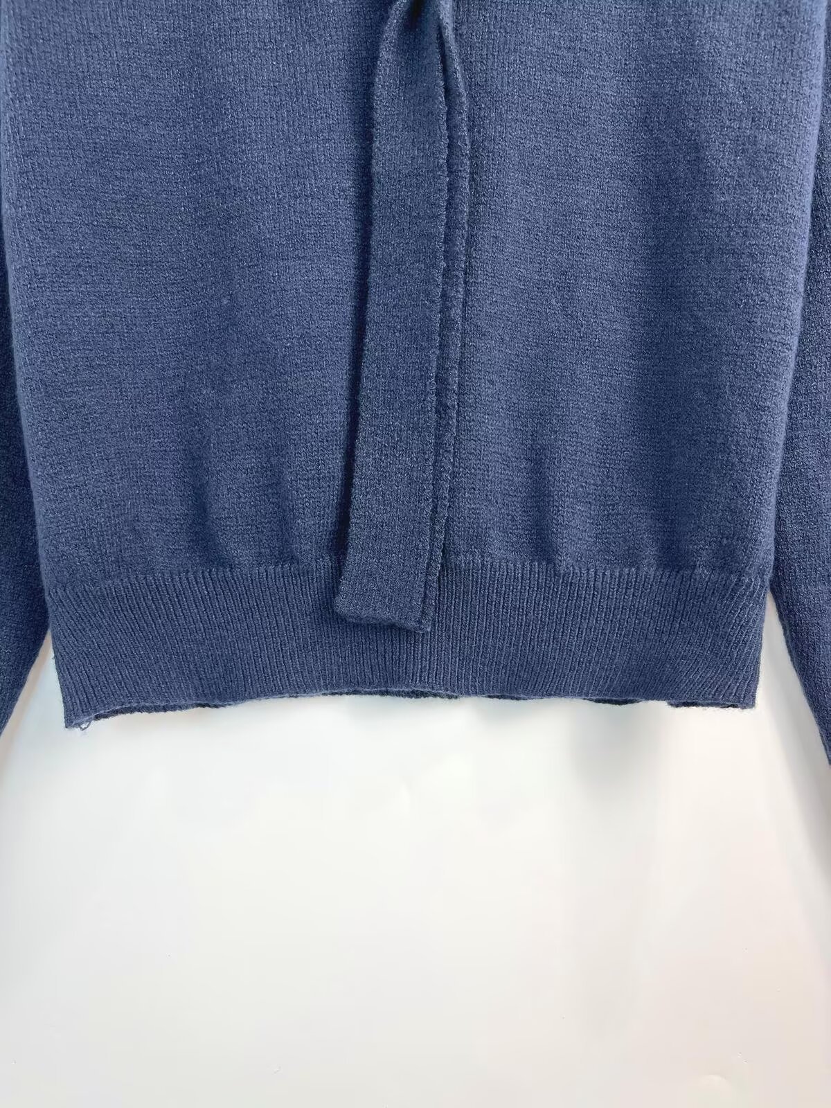 Two-Tone Pieced Neck Full-Length Sleeve Polyester Sweater
