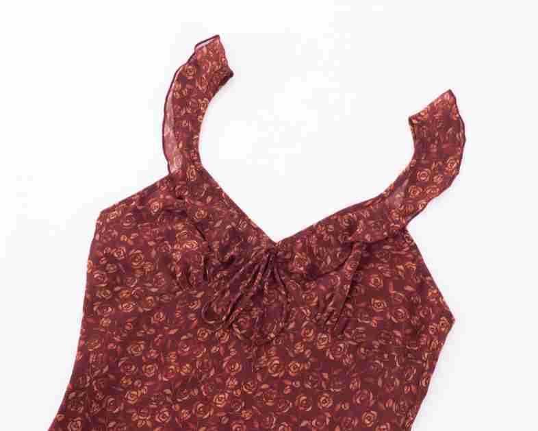 V-neck sleeveless waist cinching slim print dress