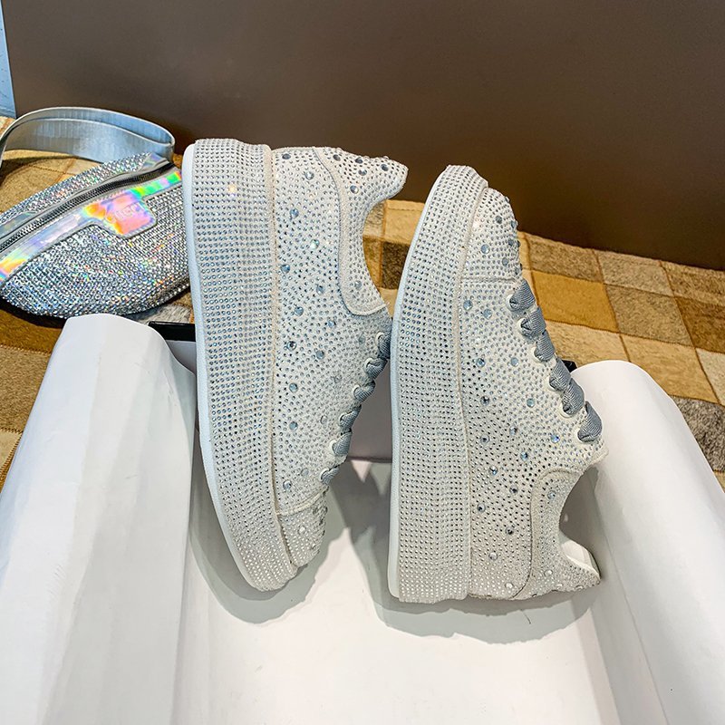 Autumn new full diamond sponge cake thick sole sports and leisure shoes, popular on the internet with leather surface women's single shoe trend