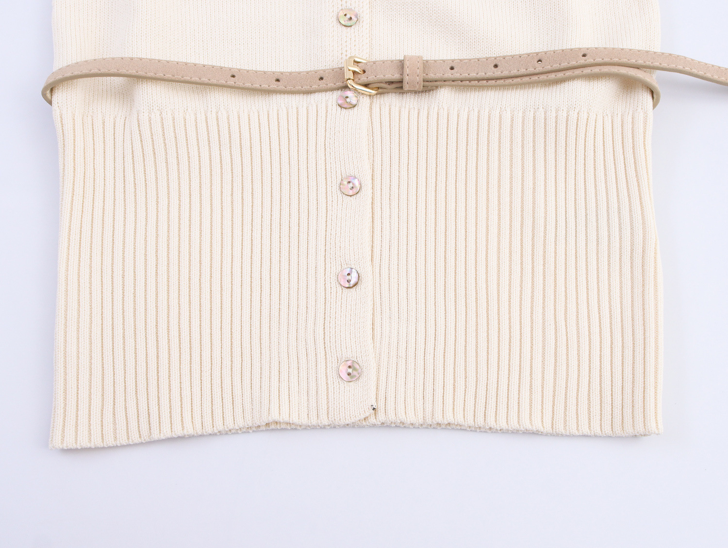 V-neck sleeveless single breasted sweater with belt and knitted top for women