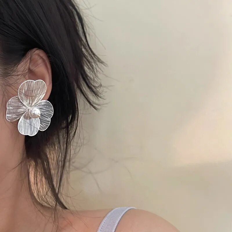 Metal Flower Pearl Earrings European And American Style Personality Fashion Stud Earrings