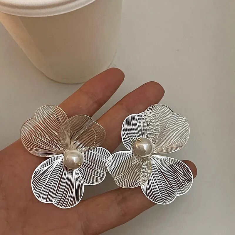 Metal Flower Pearl Earrings European And American Style Personality Fashion Stud Earrings