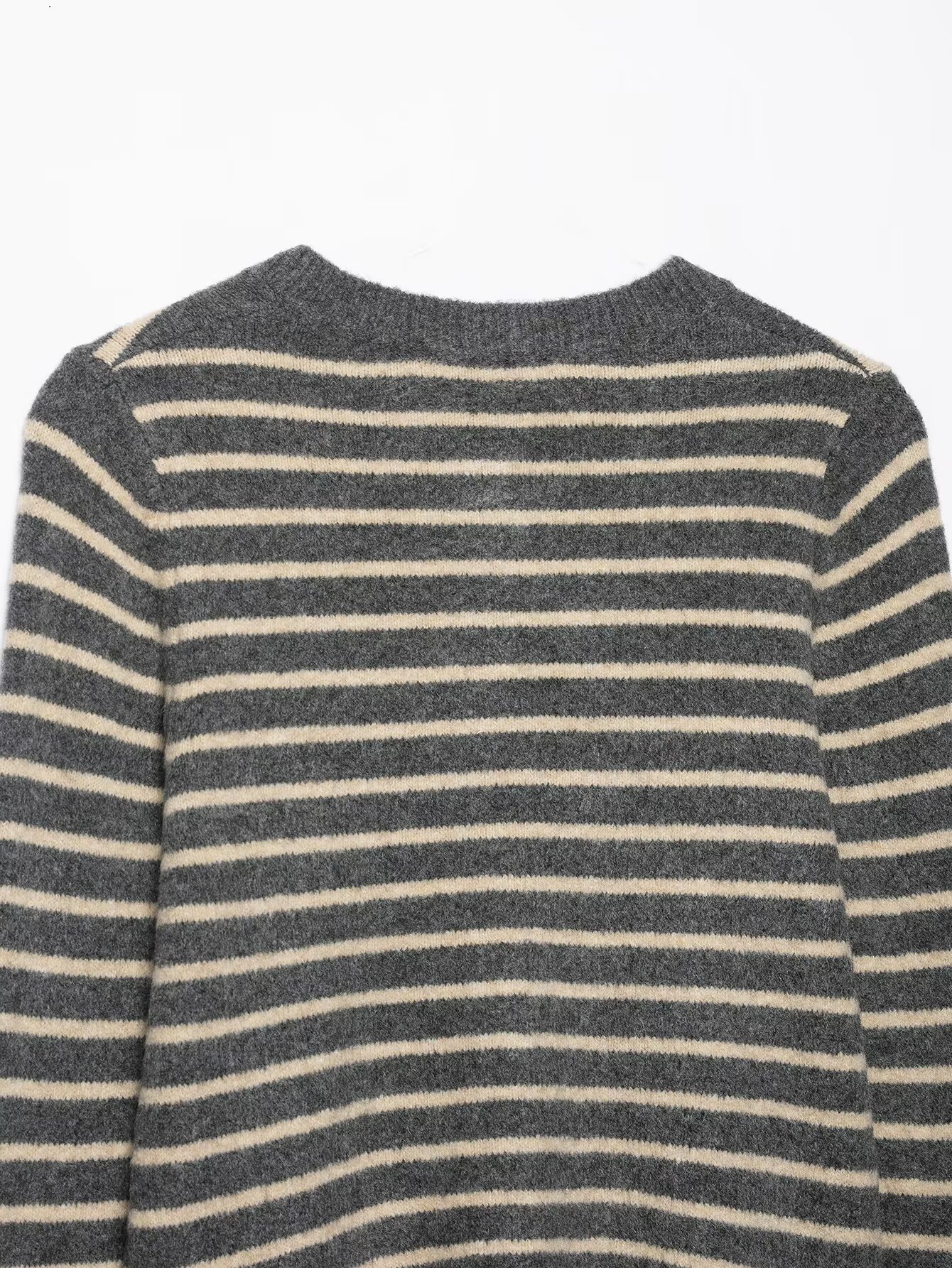 Round neck top with striped knitting