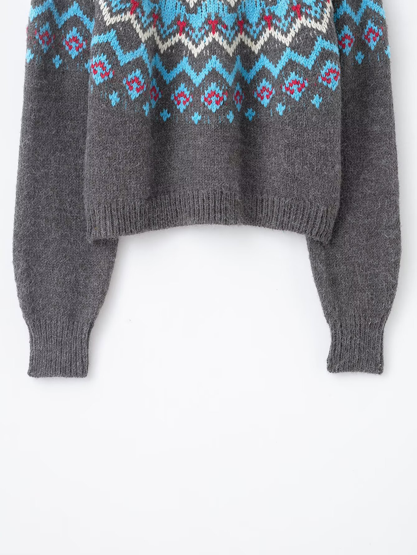 Round neck jacquard knitted sweater
