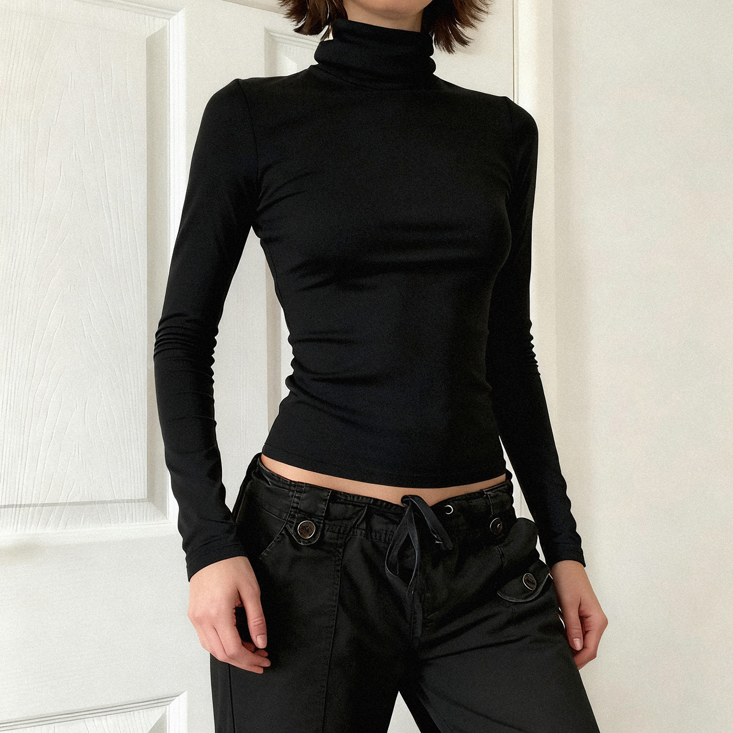 Fitted Wrist-Length Turtleneck Knitted Tee