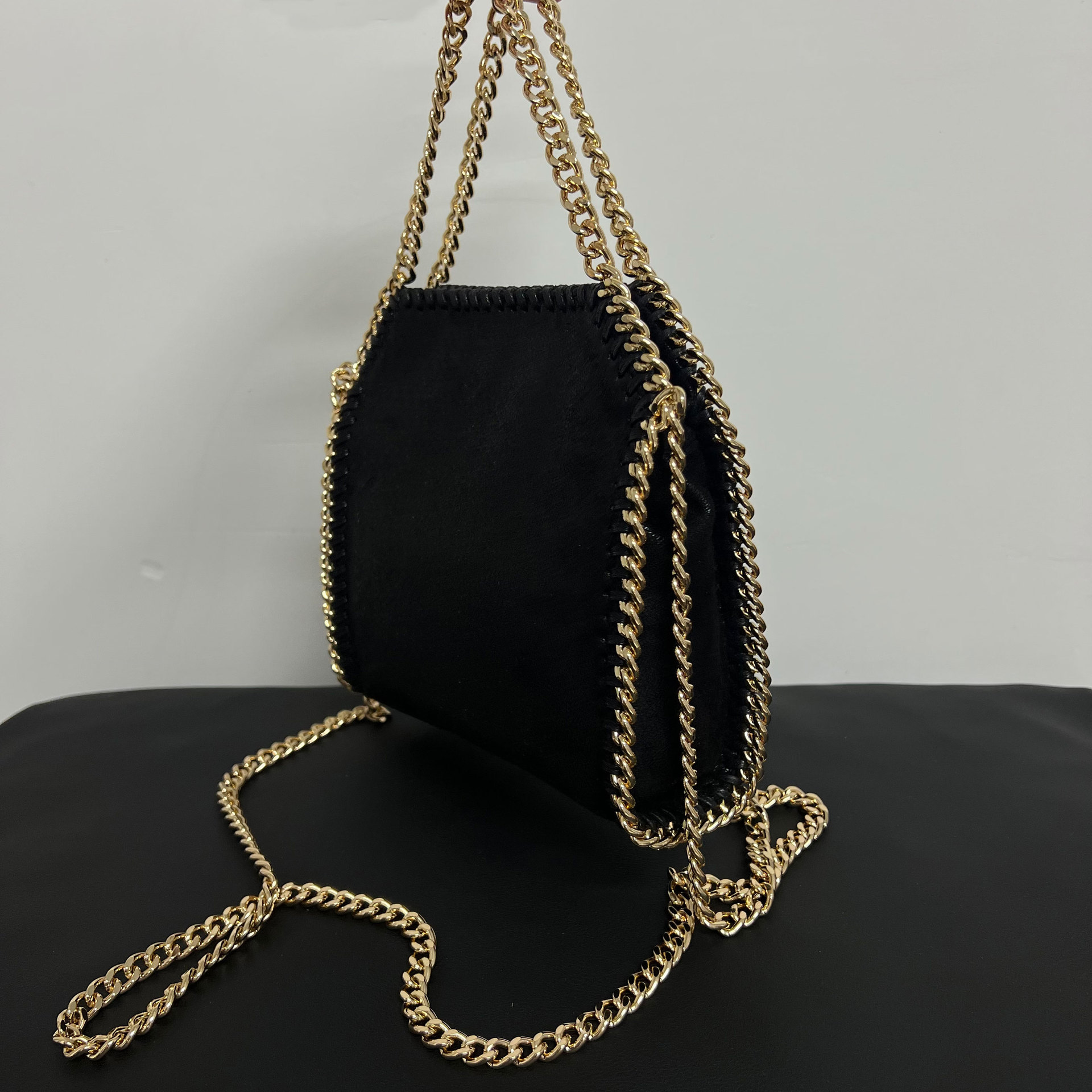 Luxury Designer Women's Chain Crossbody with Quilted Purses and Shoulder Strap Female Ladies Hand Bags