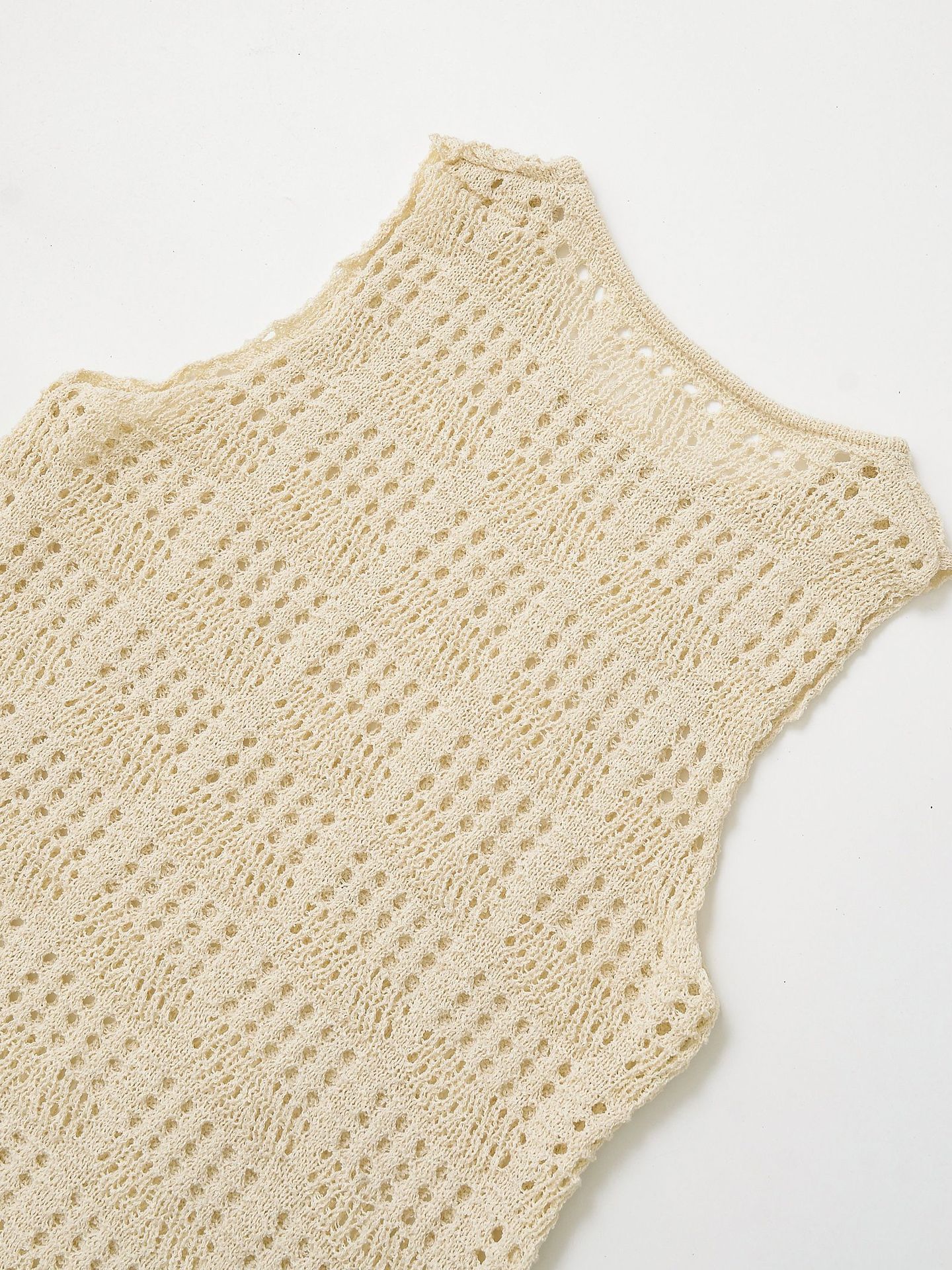Ladies Relaxed Solid Crew Cutout Waistcoat