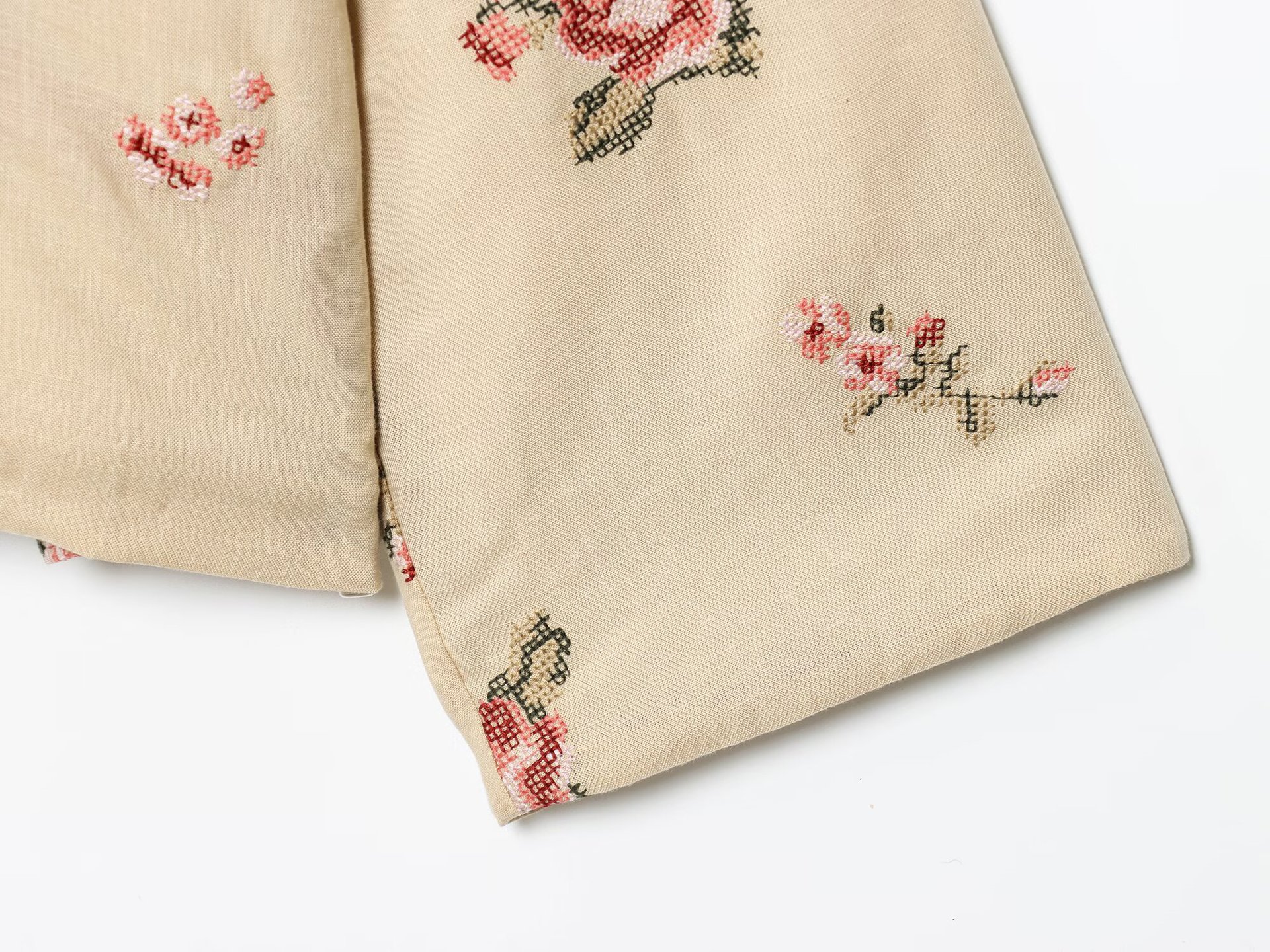 Flower embroidery V-neck long sleeved cotton jacket