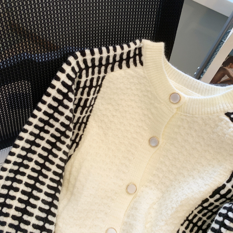 Ladies Oversized Acrylic Contrast Panel V Neck Cardi