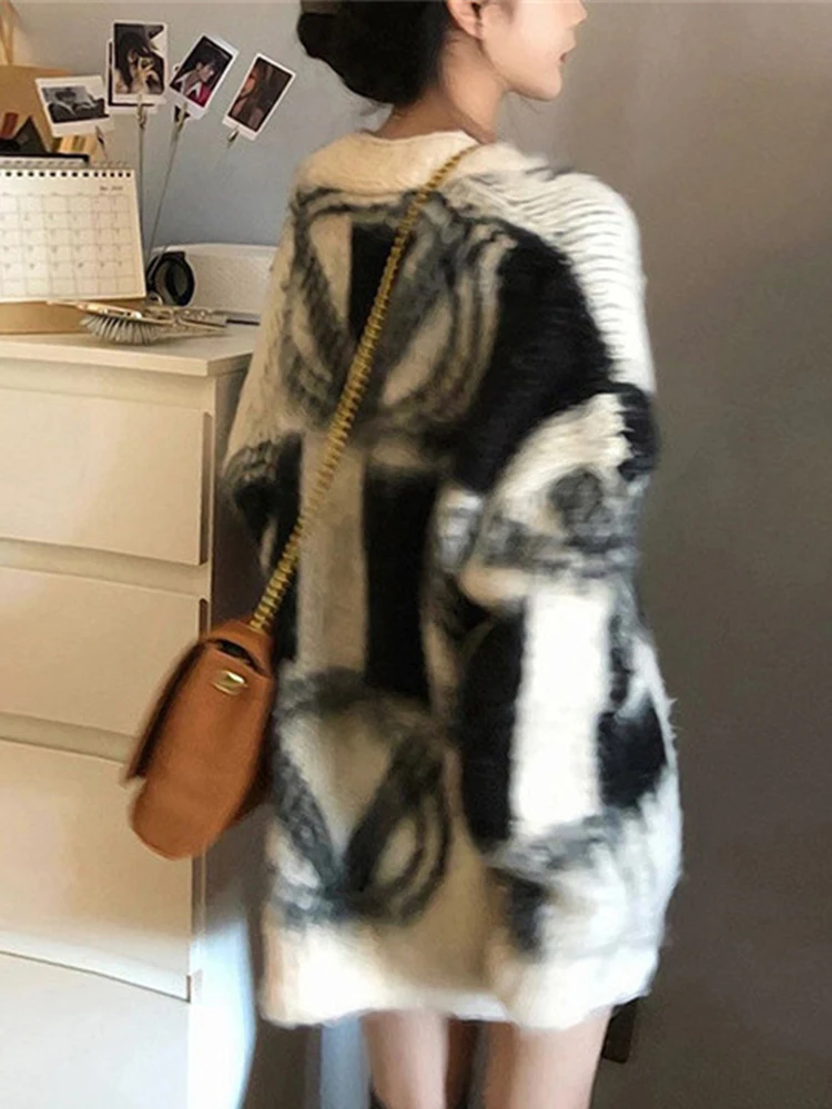 Ladies Oversized Two-Tone Button-Front Cardigan