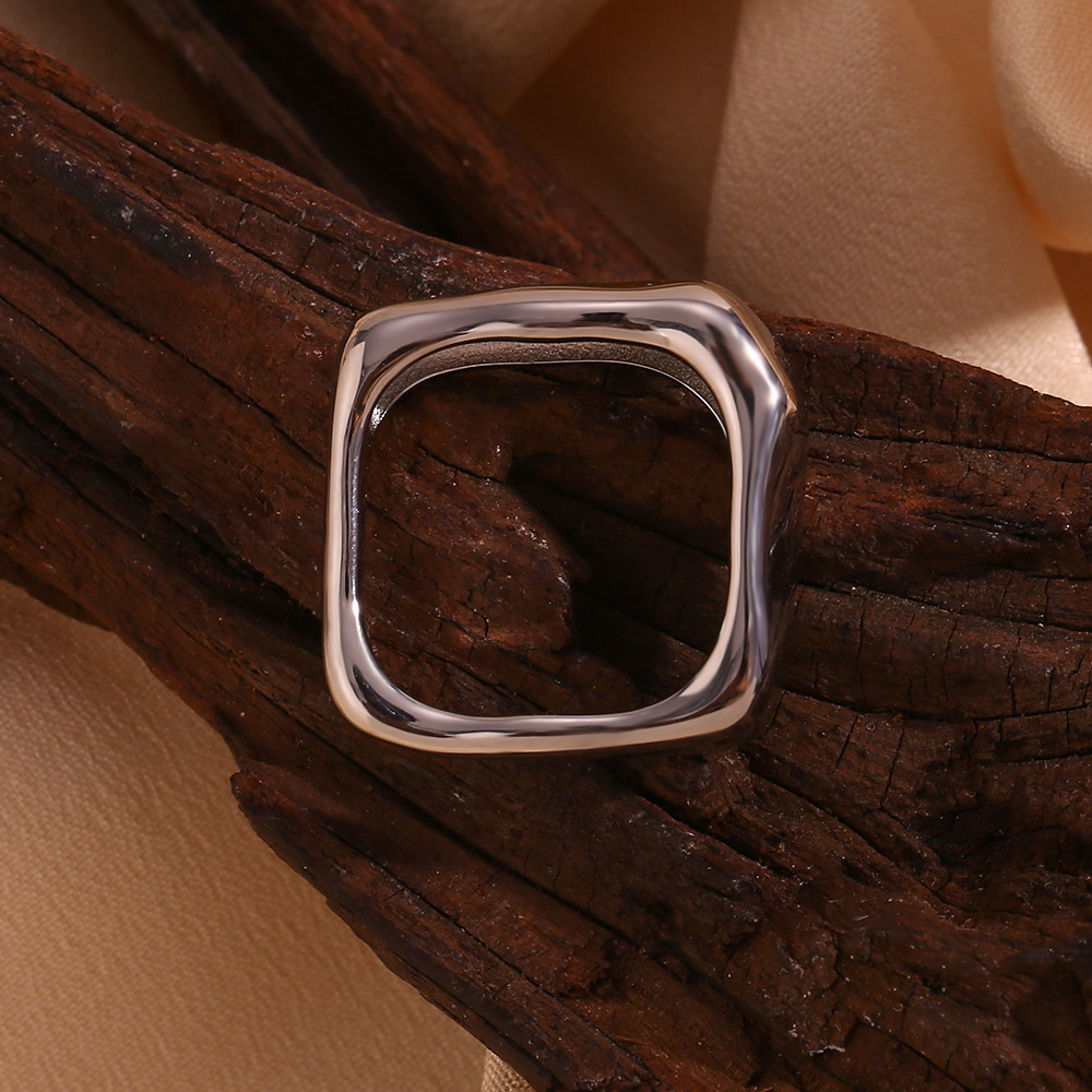 Uworld Stylish Stainless Steel Texture Ring Occident Simple 18k Gold Plated Finger for Women Jewelry bagues acier inoxidable fem