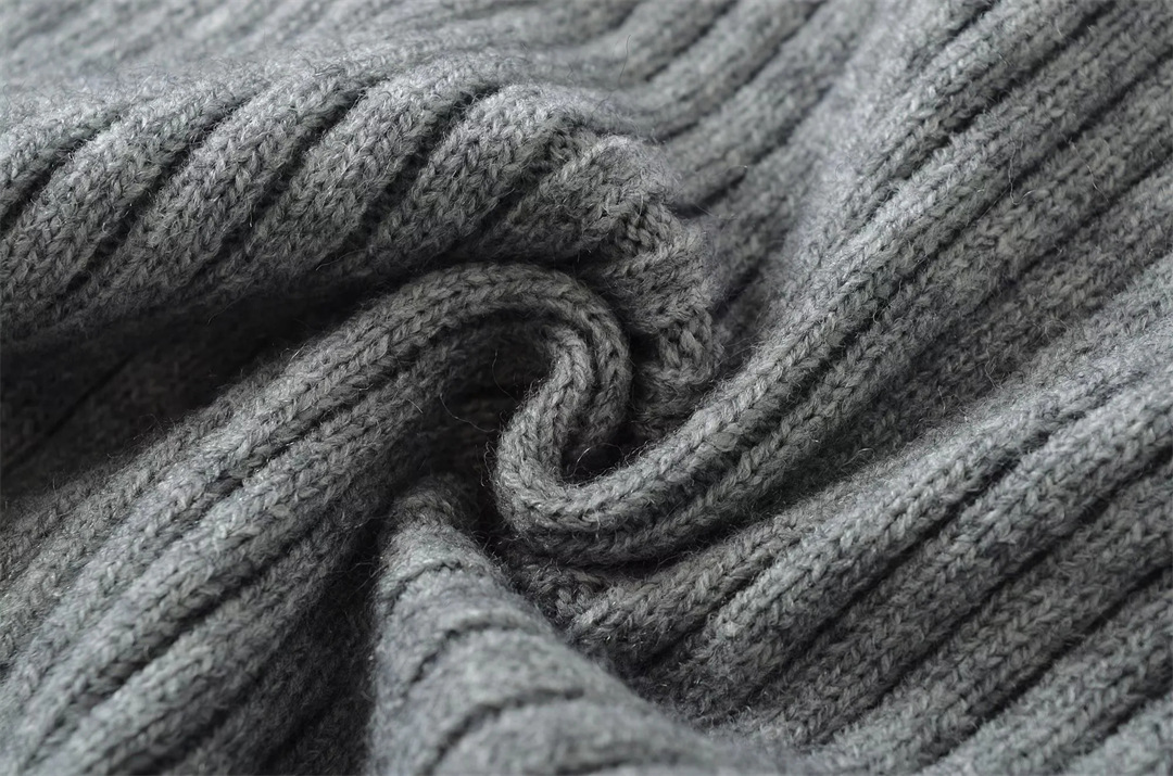 Plain Ladies Deep V Body-Hugging Knitted Sweater
