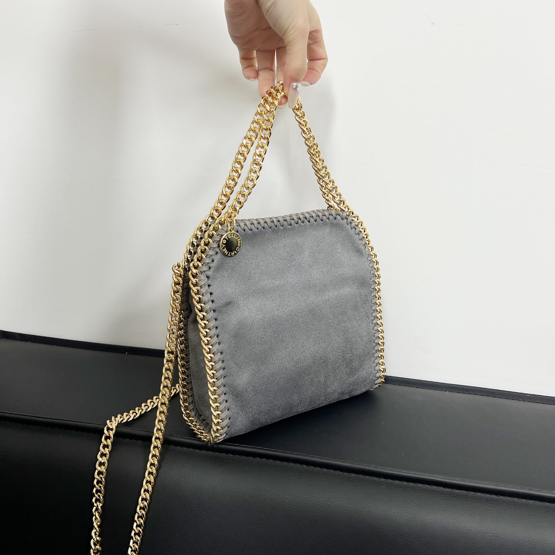 Luxury Designer Women's Chain Crossbody with Quilted Purses and Shoulder Strap Female Ladies Hand Bags