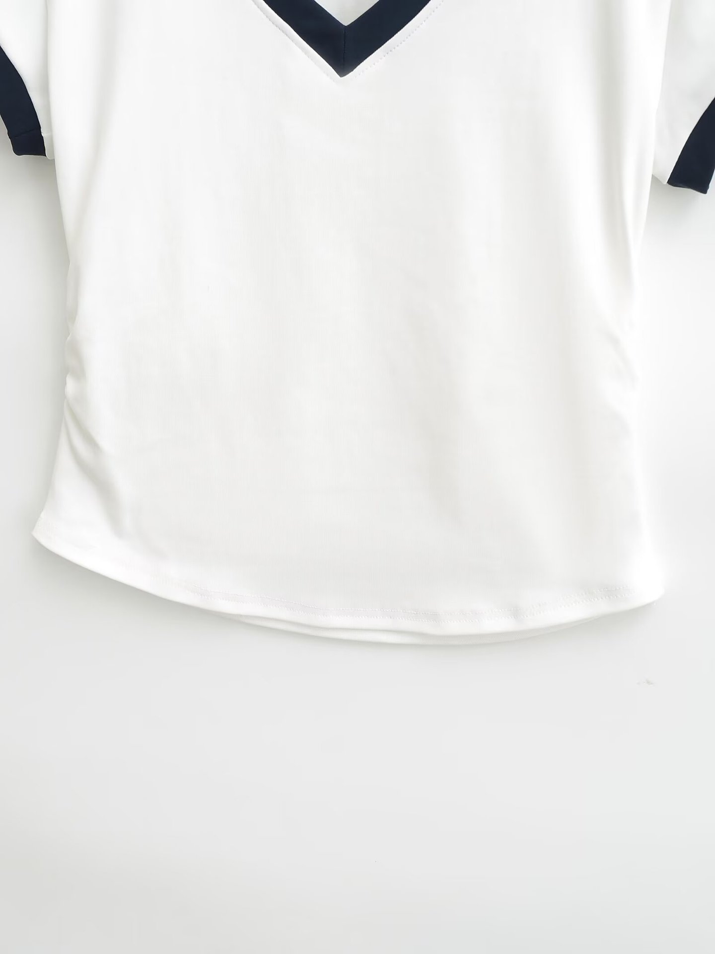 V-neck short sleeved T-shirt top