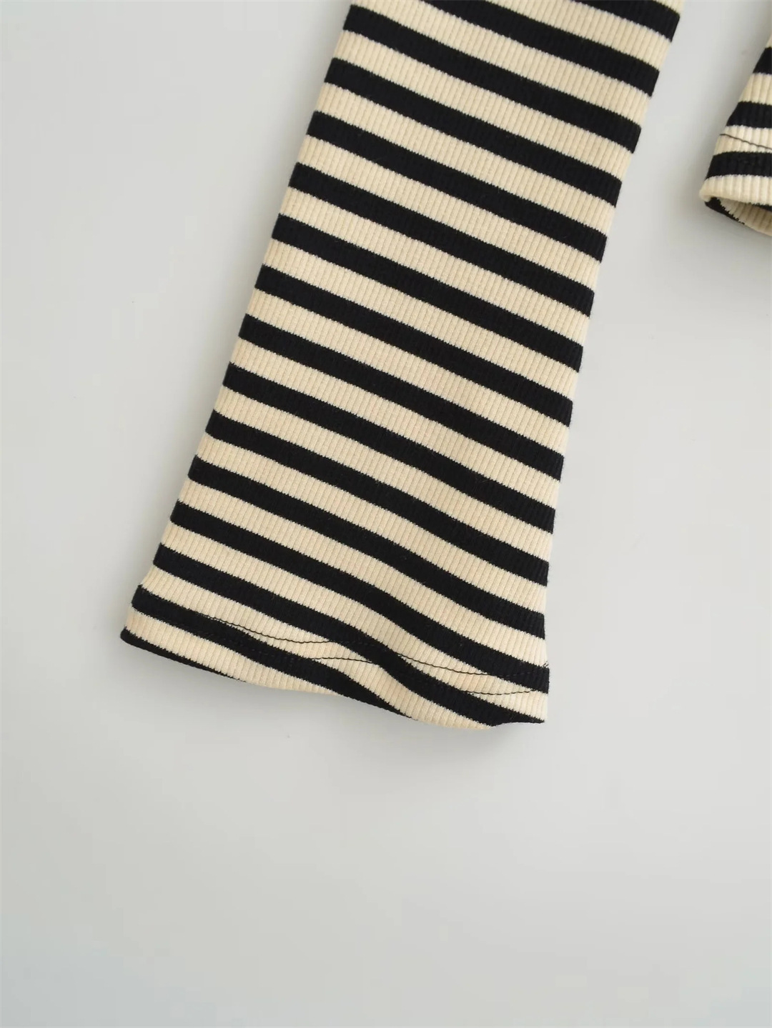 Flirty Boxy Neckline Arm-Length Striped Body