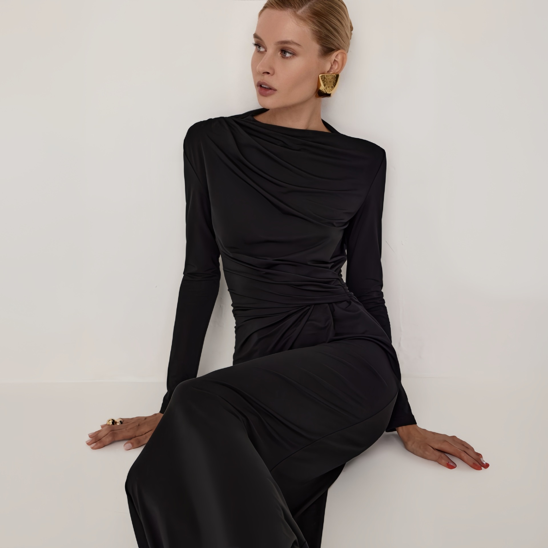 Round Neck Sleek Ruched Polyester Dress