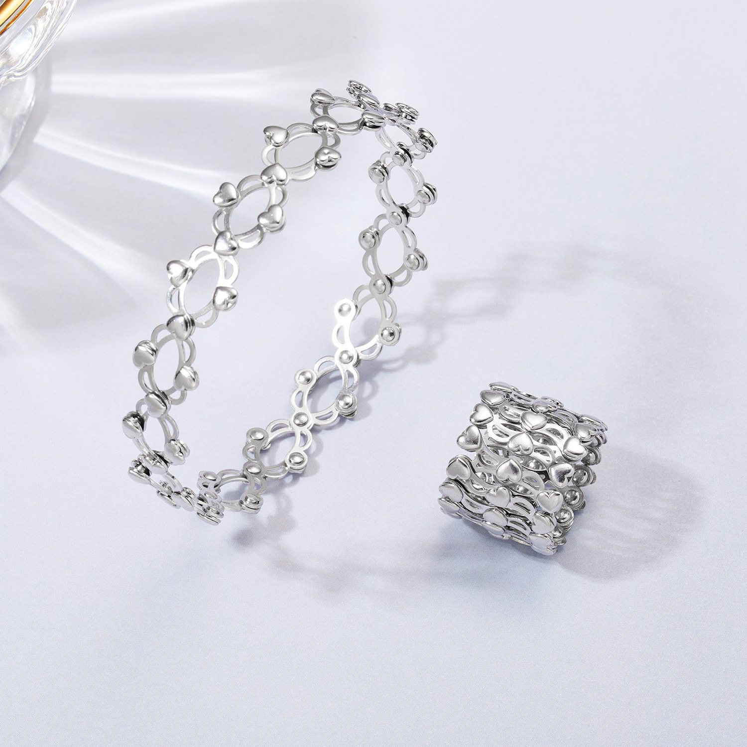 A dual-purpose stretch deformation adjustable ring bracelet of Magic Tiktok net red from stock