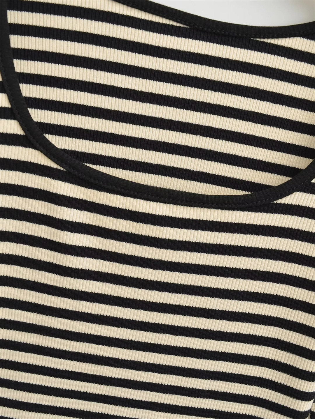 Flirty Boxy Neckline Arm-Length Striped Body